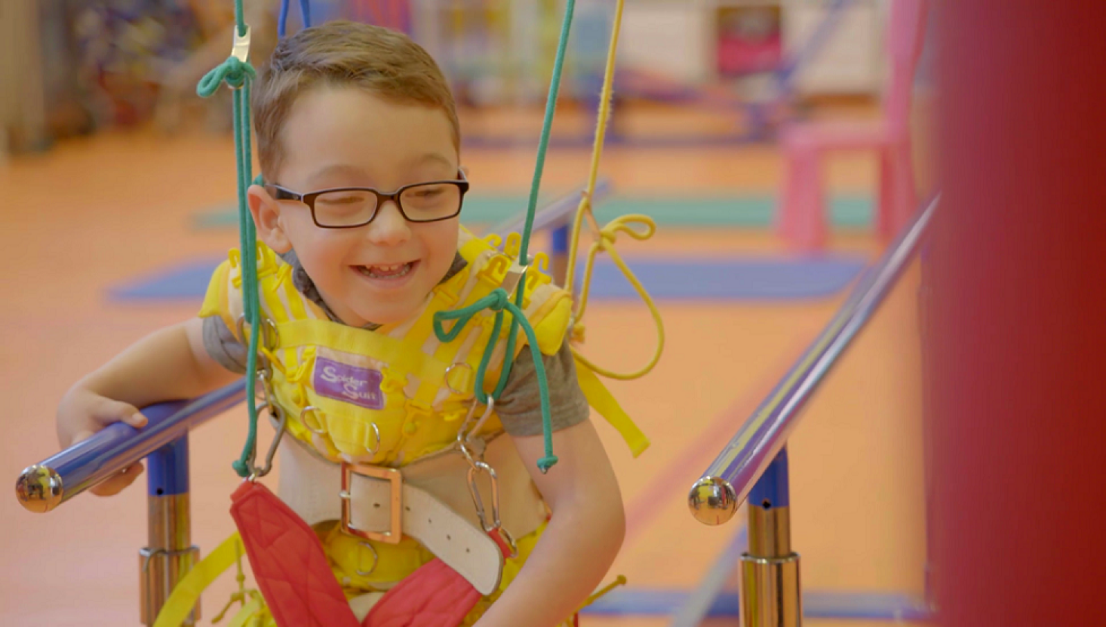 Andrea pide al árbol una silla de ruedas para su primo - El árbol de los deseos | Ver