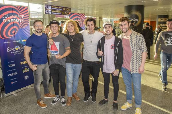 Eurovisión - Eurovisión 2017 - Manel en su salida a Kiev