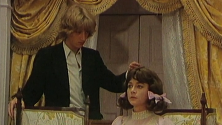 Cuentos y leyendas - Huida hacia el pueblo de las muñecas de cera