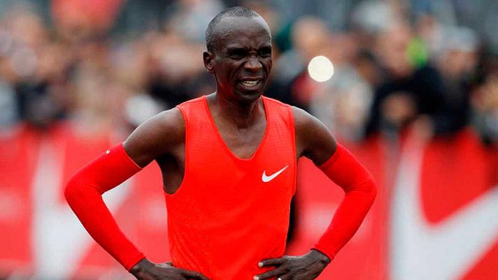 Telediario 1 - Kipchoge corre el maratón más rápido de la historia