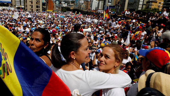 Informativo 24h - Mujeres venezolanas marchan a favor y en contra del régimen de Maduro