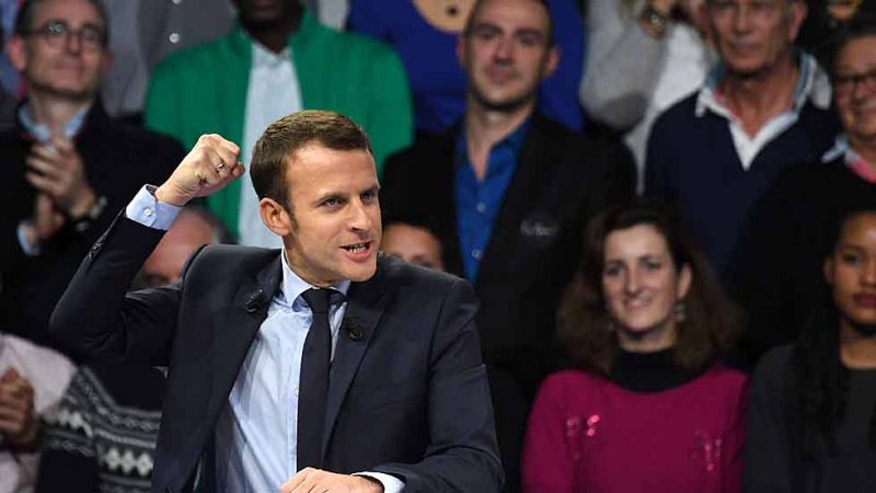 El candidato socioliberal Emmanuel Macron ha ganado las elecciones presidenciales francesas con unos 30 puntos de ventaja sobre su rival, la ultraderechista Marine Le Pen, segn las primeras proyecciones de los institutos demoscpicos.