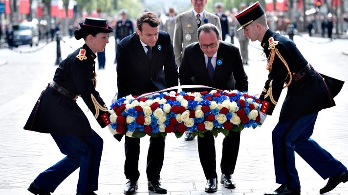 Telediario 1 - Macron participa con Hollande en su primer acto como presidente electo