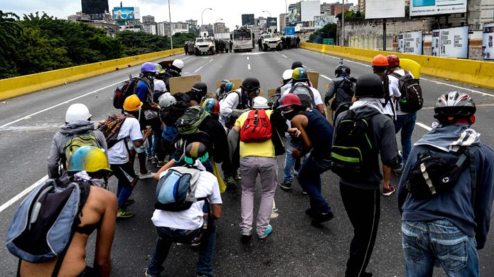 Telediario 1 - La oposición venezolana vuelve a salir a las calles en Caracas