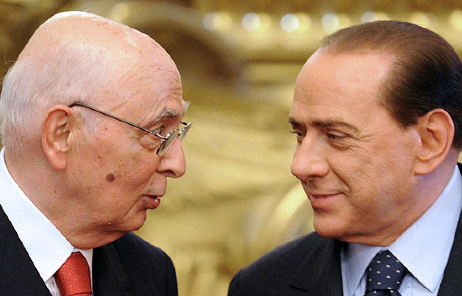 Berlusconi ha aprobado un decreto urgente contra la muerte de Eluana a pesar de la oposición del Presidente | Ver