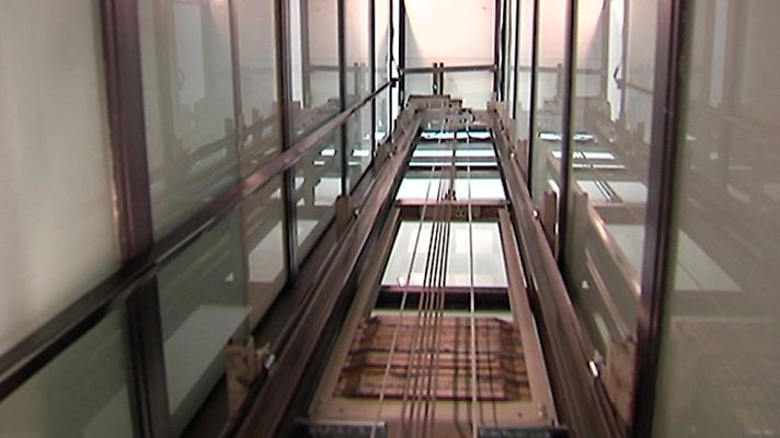 Telediario 1 - Las normas de revisión de ascensores