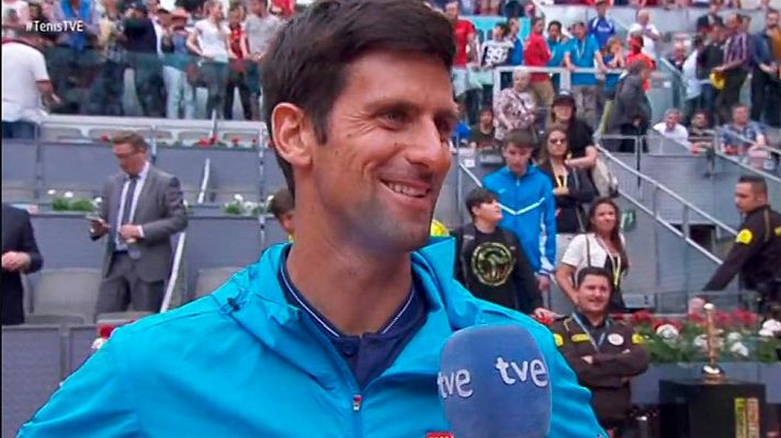 Madrid Open de Tenis - Djokovic le canta el 'cumpleaños feliz' a Santana