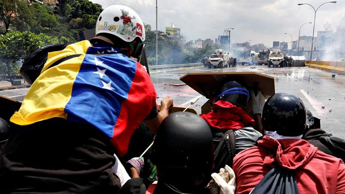 Telediario 1 - Los venezolanos vuelven a manifestarse a favor y en contra de la reforma constitucional de Maduro