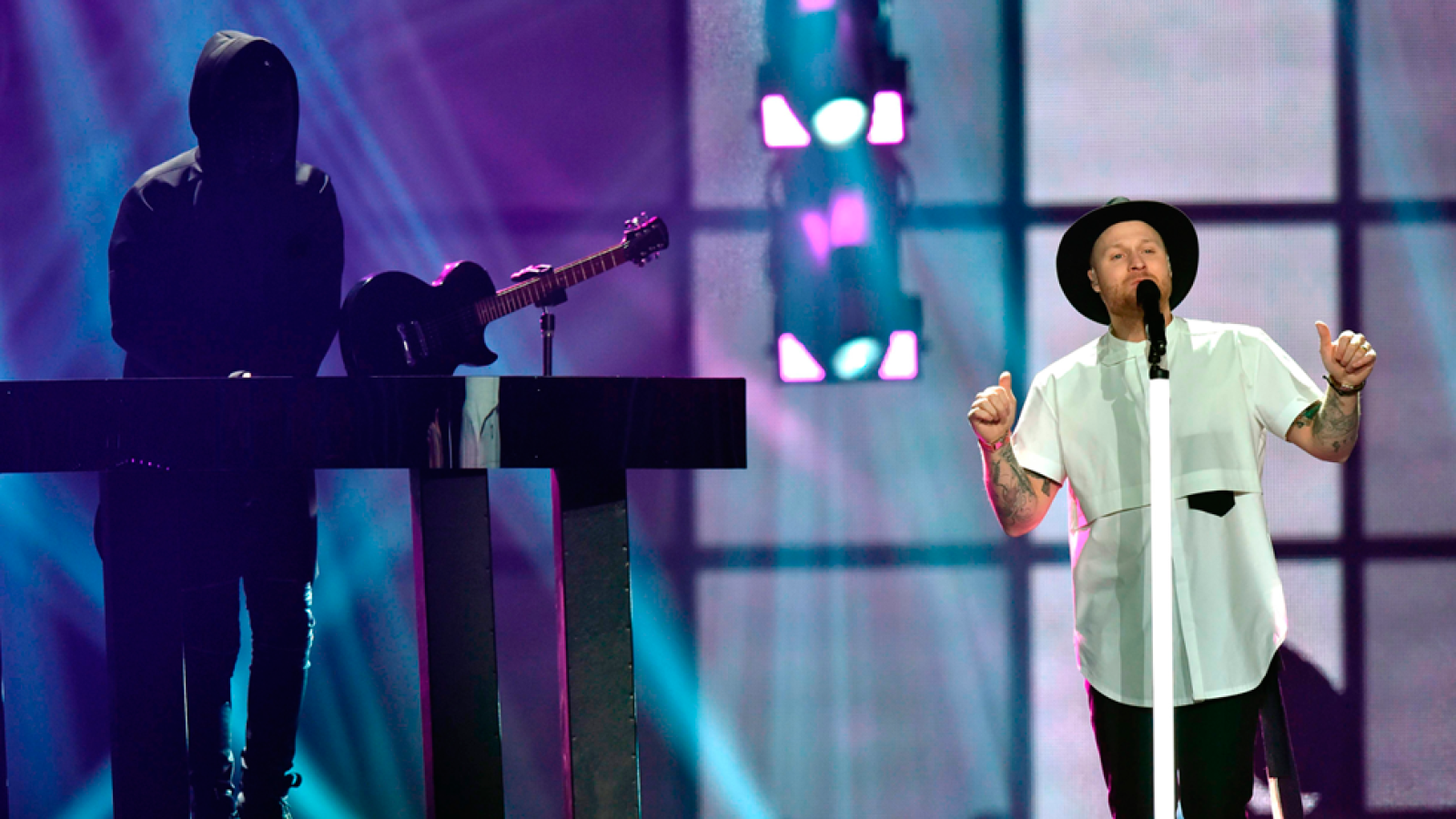 Eurovisión 2017 - Noruega: JOWST canta 'Grab The Moment'