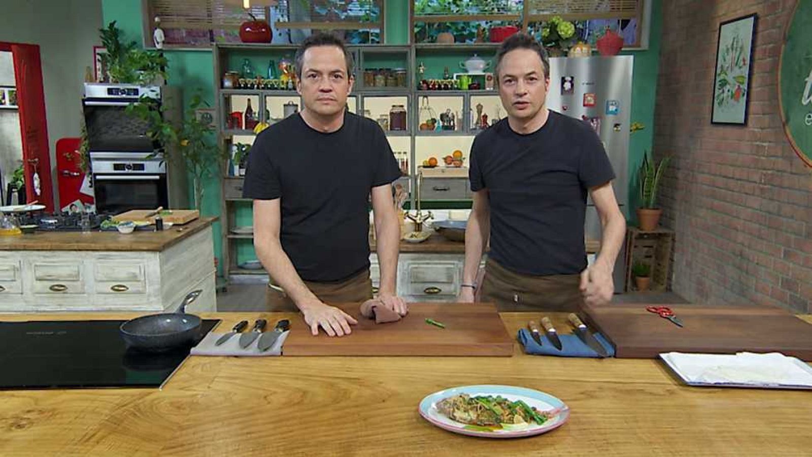 Torres en la cocina - Tomates rellenos y pescado picante - ver ahora