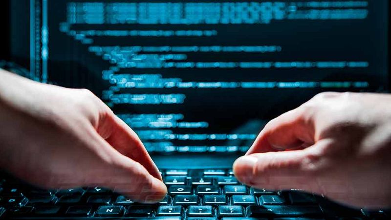 Hackeos masivos combinados con objetivos ideológicos