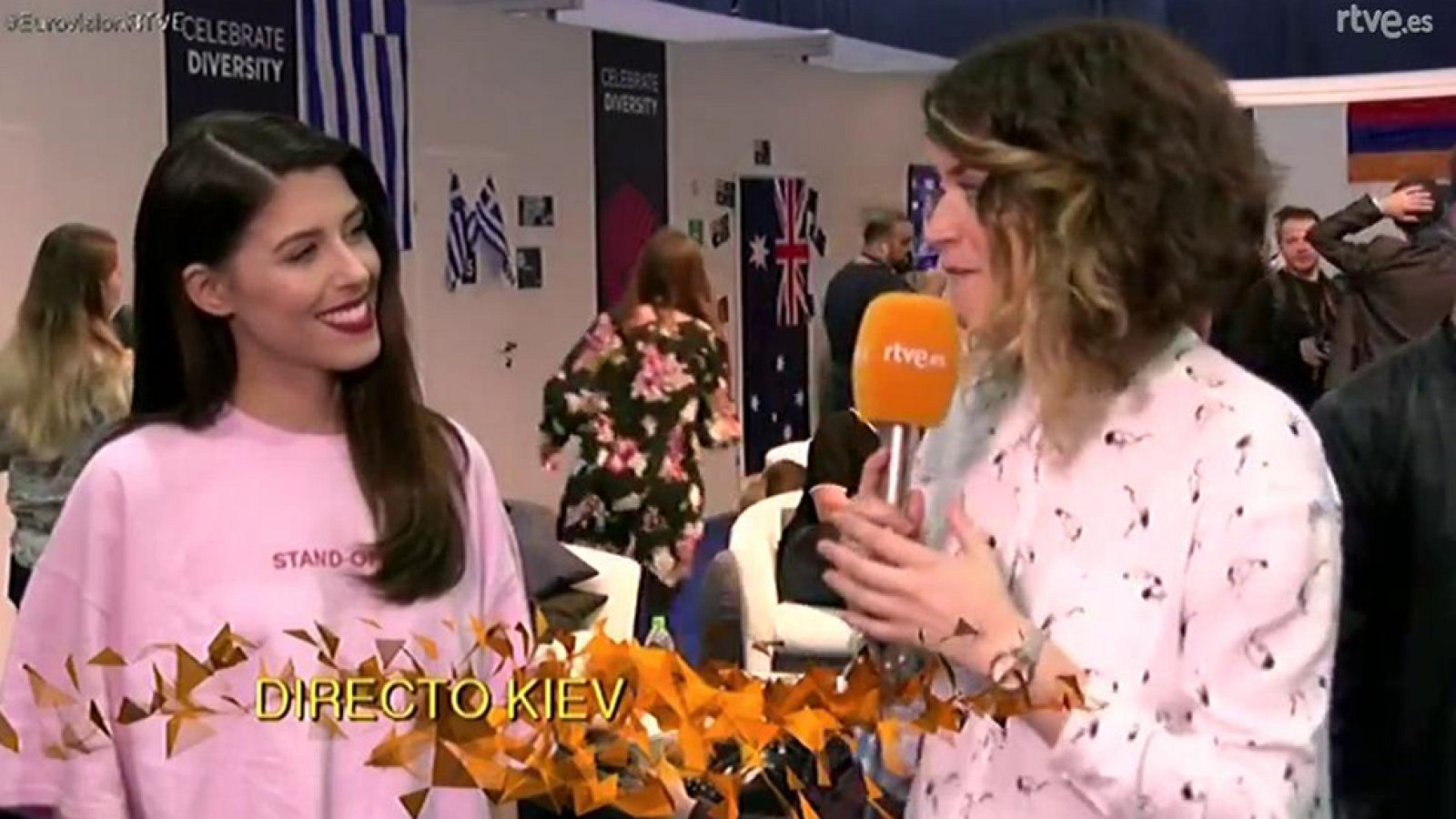 Demi, la representante griega, le desea suerte a Manel