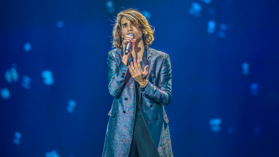 Australia: Isaiah canta 'Don't come easy'