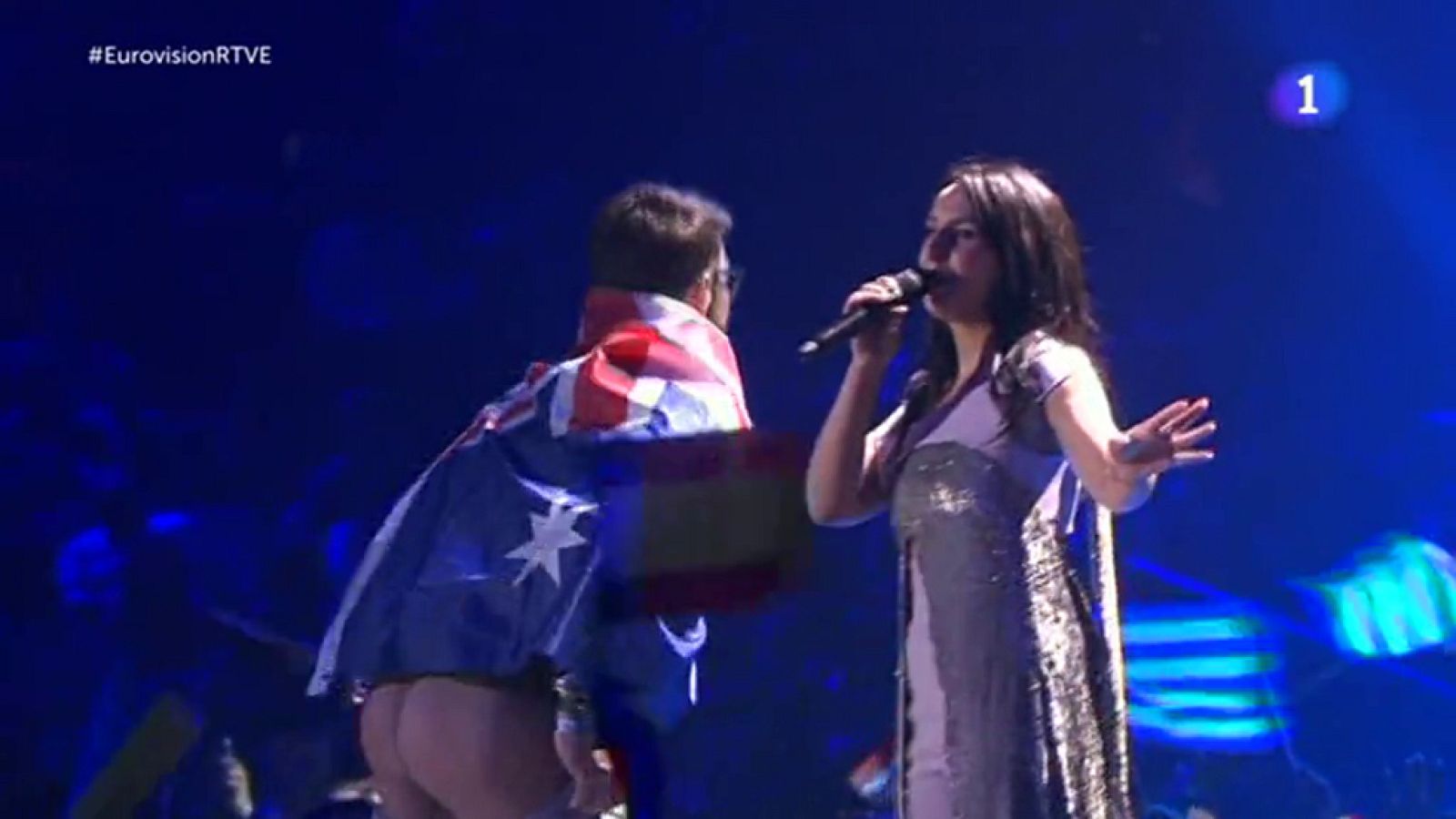 Eurovisión 2017 - Un espontáneo irrumpe en la actuación de Jamala