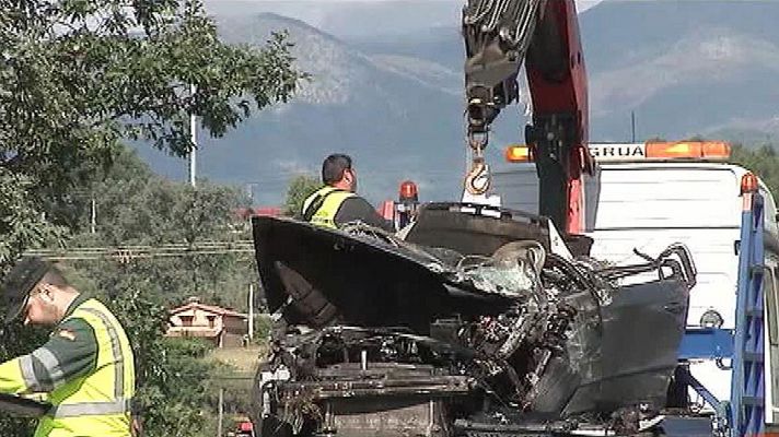 Informativo 24h - Tres jóvenes muertos y una menor herida en un accidente de tráfico en Madrigal de la Vera