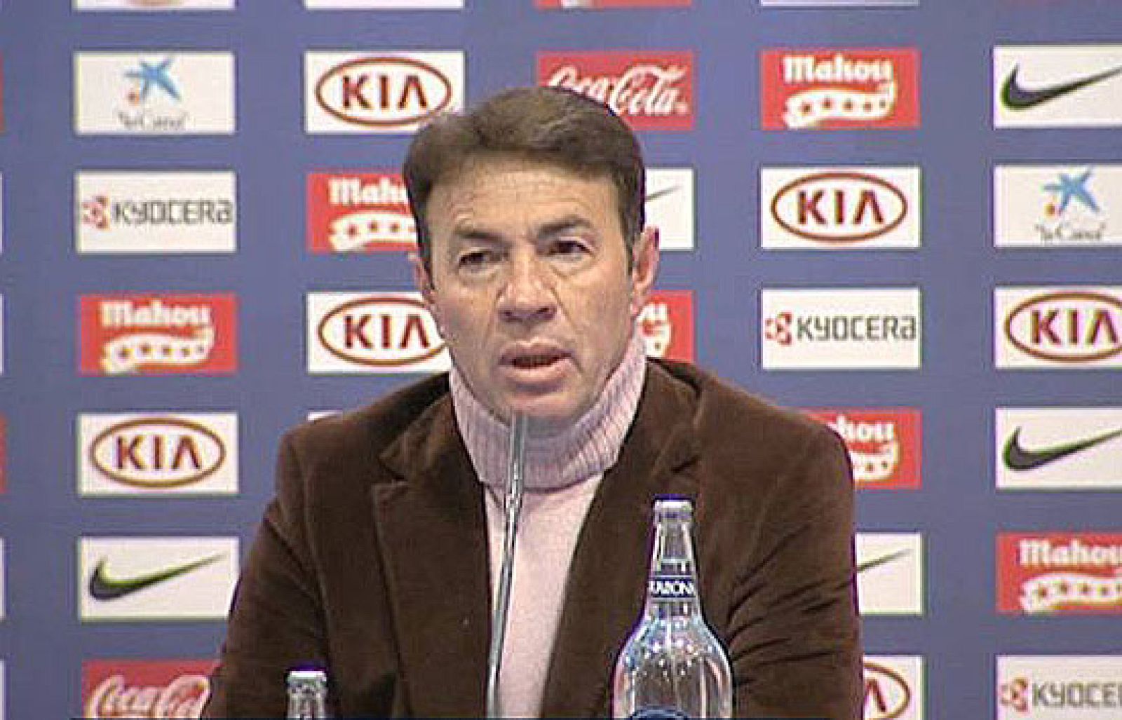 Abel Resino se estrena en el banquillo del Atleti ante el Recreativo, los rojiblancos no saben lo que es ganar en lo que va de 2009. Resino cree que el 'equipo está enchufado' y que hay 'predisposición' para hacer las cosas bien