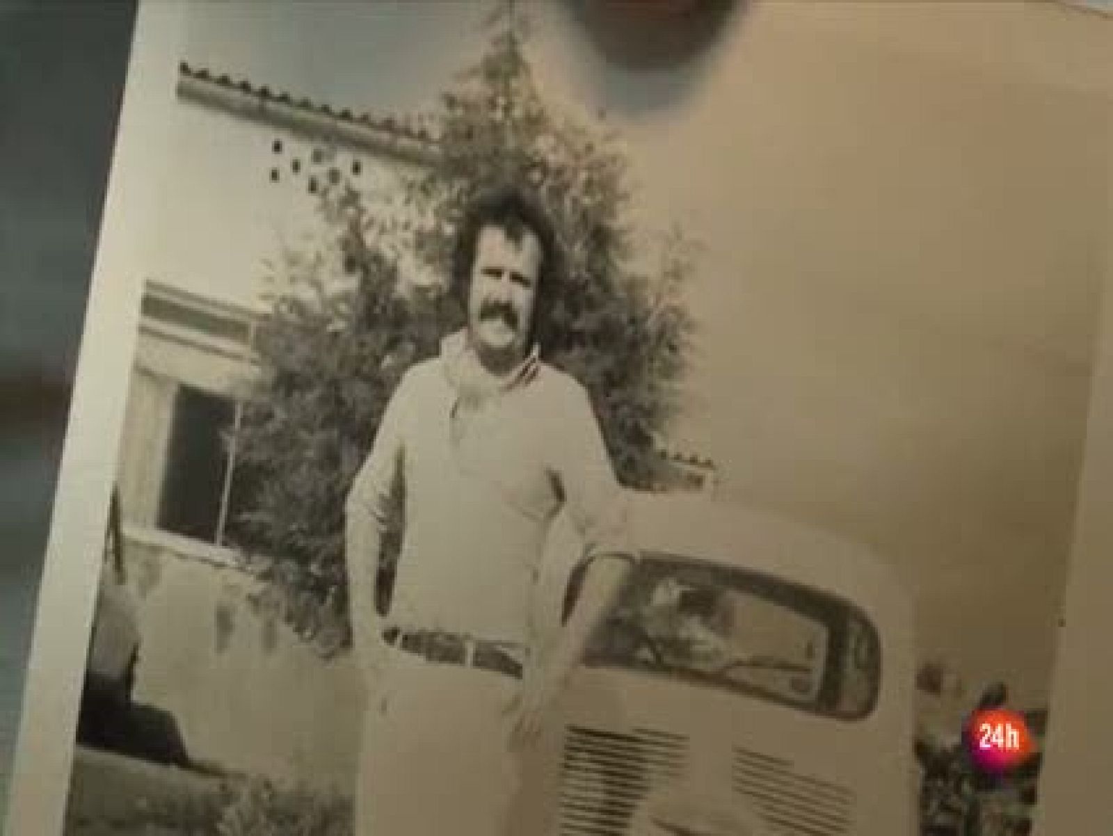 Amador Rubio y su hermana nos recuerdan el slogan: "Crecepelos Amador, de todos el mejor"