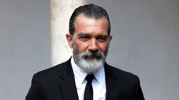 Telediario 1 - El actor Antonio Banderas renuncia a crear un proyecto teatral en Málaga por el "trato humillante"