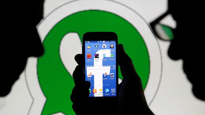 Telediario 1 - La Comisión Europea multa con 110 millones de euros a Facebook por dar información falsa a Bruselas por la compra de WhatsApp