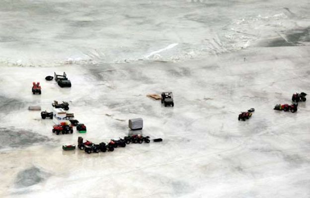  - Rescatan a 150 pescadores del hielo