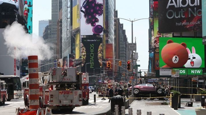 Telediario 1 - Un conductor ebrio mata a una persona y deja una docena de heridos en un atropello múltiple en Times Square