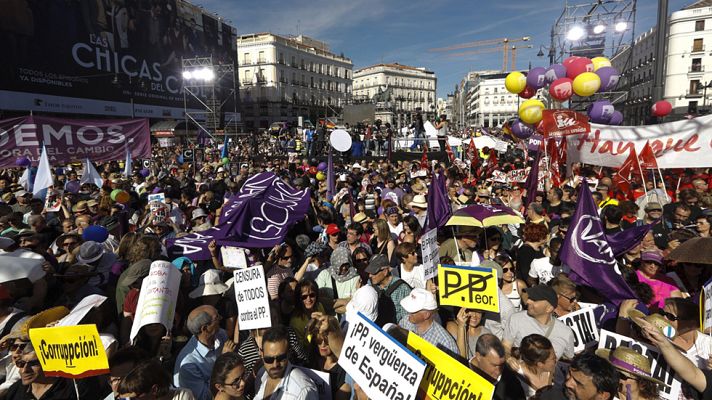 Informativo 24h - Una manifestación apoya en Madrid la moción de censura promovida por Podemos