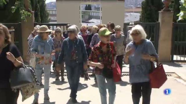 L'Informatiu - Una guia molt singular, Isabel Larruy, amb 84 anys ensenya racons i edificis singulars de Barcelona