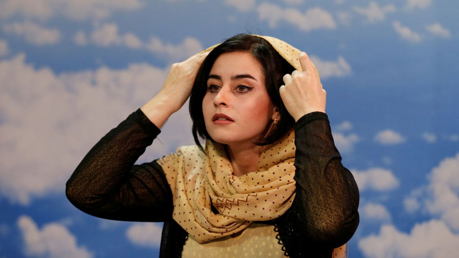 Comienza a emitir Zan Televisión, presentada y producida sólo por mujeres en Afganistán