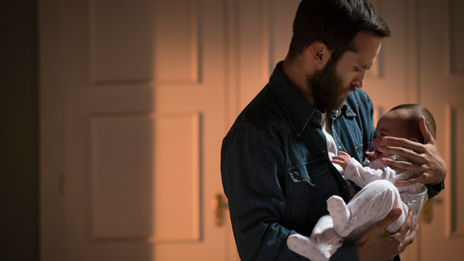 Antonio más débil que nunca y Carlos ejerciendo de padre