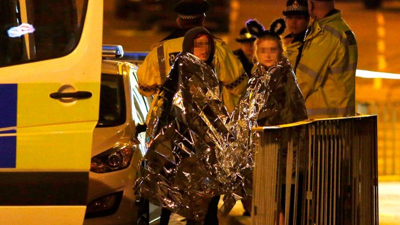 Al menos 22 muertos y más de 50 heridos en un atentado suicida en Manchester