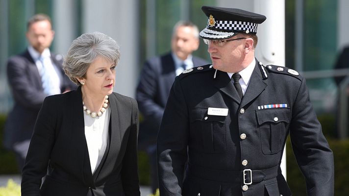 Telediario 1 - May reivindica el espíritu de Gran Bretaña frente al ataque en Manchester, y dice que el terrorismo 'nunca vencerá'