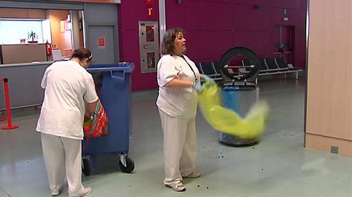 Telediario 1 - Los trabajadores de limpieza del aeropuerto de Ibiza han vuelto al trabajo después de una semana de huelga