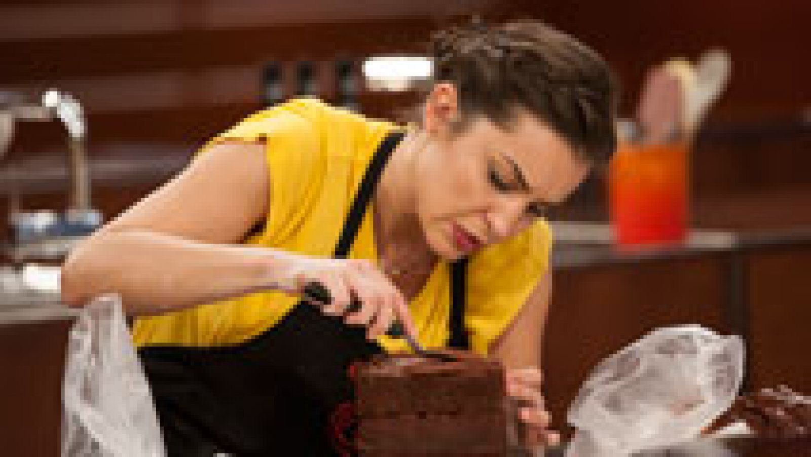 MasterChef 5 - Elena se deja la piel cocinando