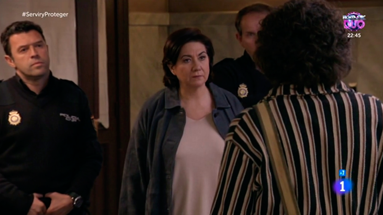 Servir y proteger - Claudia detiene a Eugenio