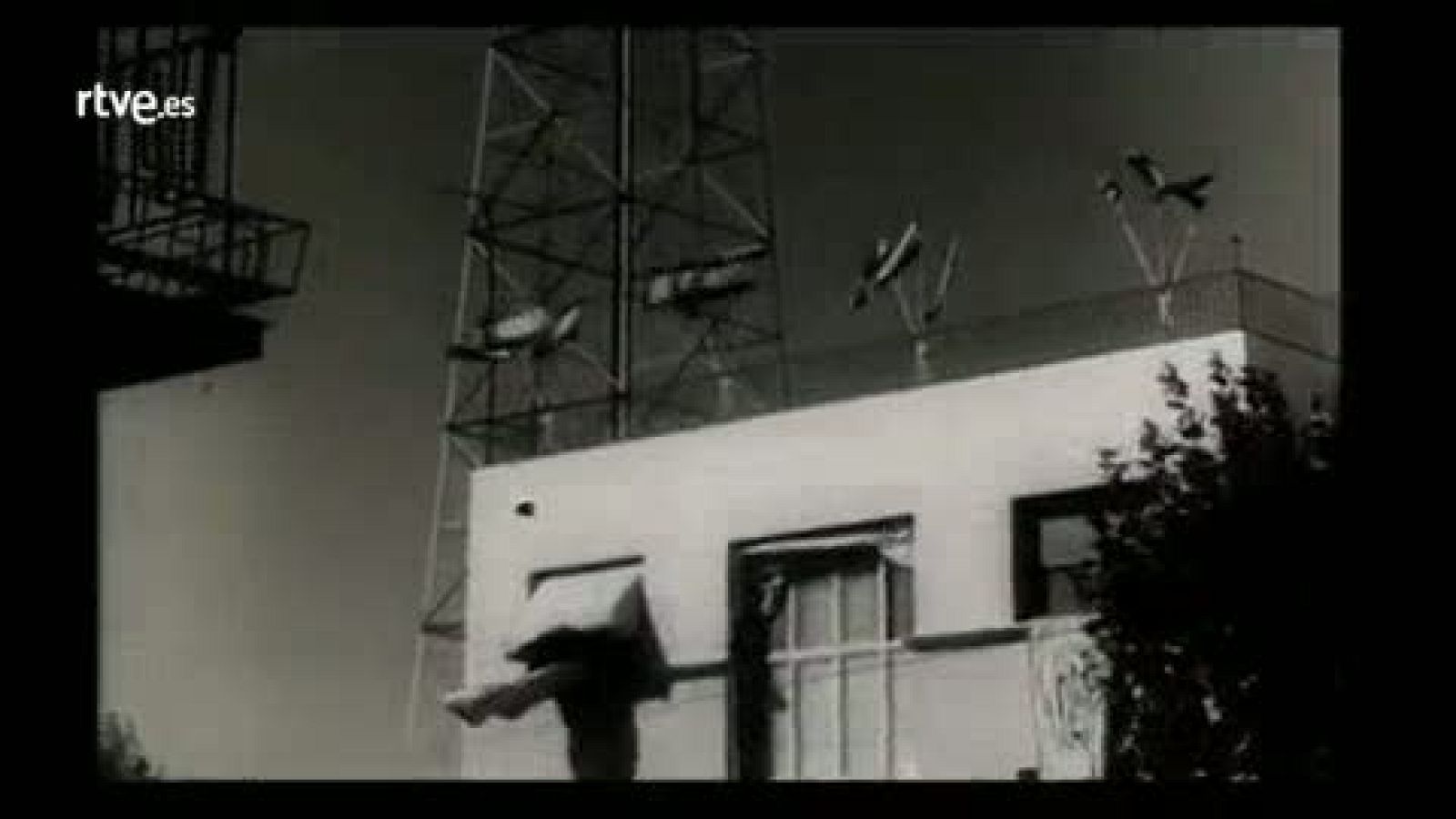 Vídeo realizado con motivo de los 50 años de TVE que muestra y explica cómo fueron los primeros años de TVE