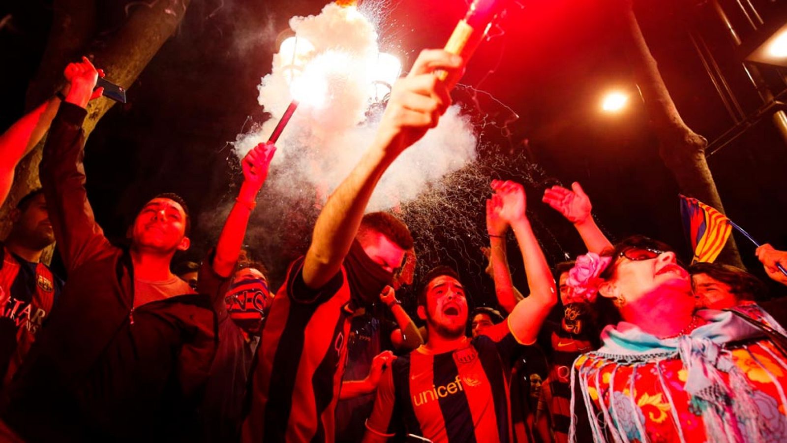 La afición azulgrana celebra la 29ª Copa en Canaletas | Ver