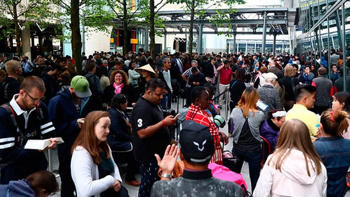 Telediario 1 - Caos en el aeropuerto londinense de Heathrow provocado por la caída del sistema informático de la compañía Brithis Airways