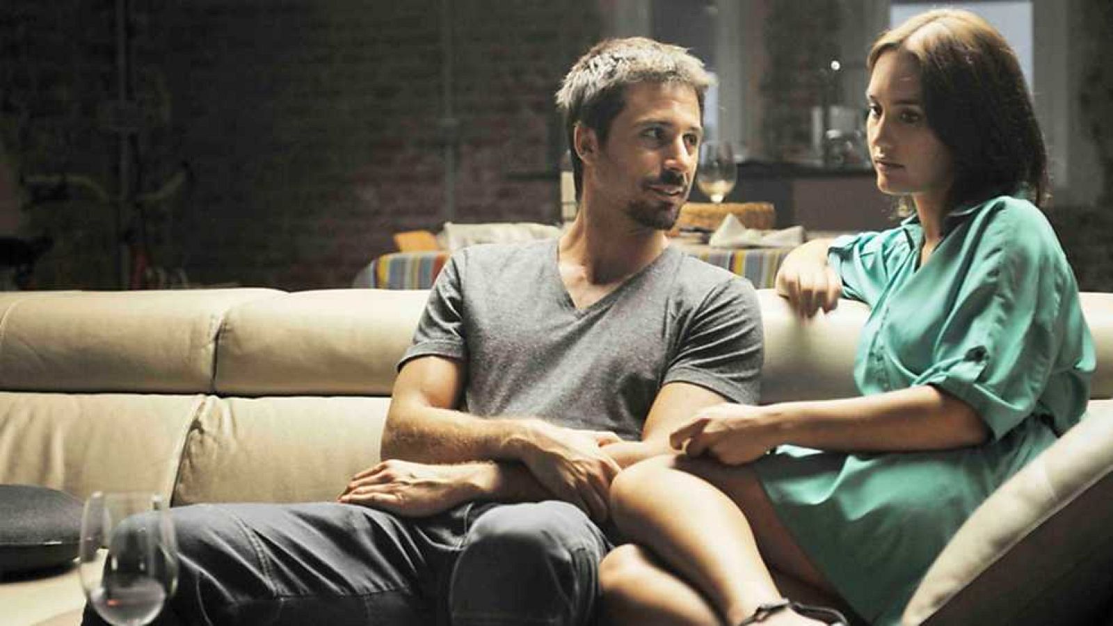 Versión española - Dioses y perros  - ver ahora