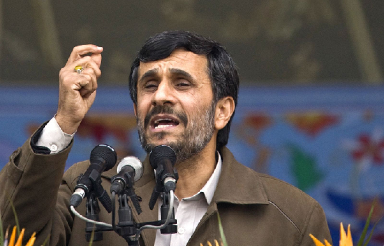 Irán celebra 30 años de revolución islámica y tiende la mano a EE.UU. | Ver