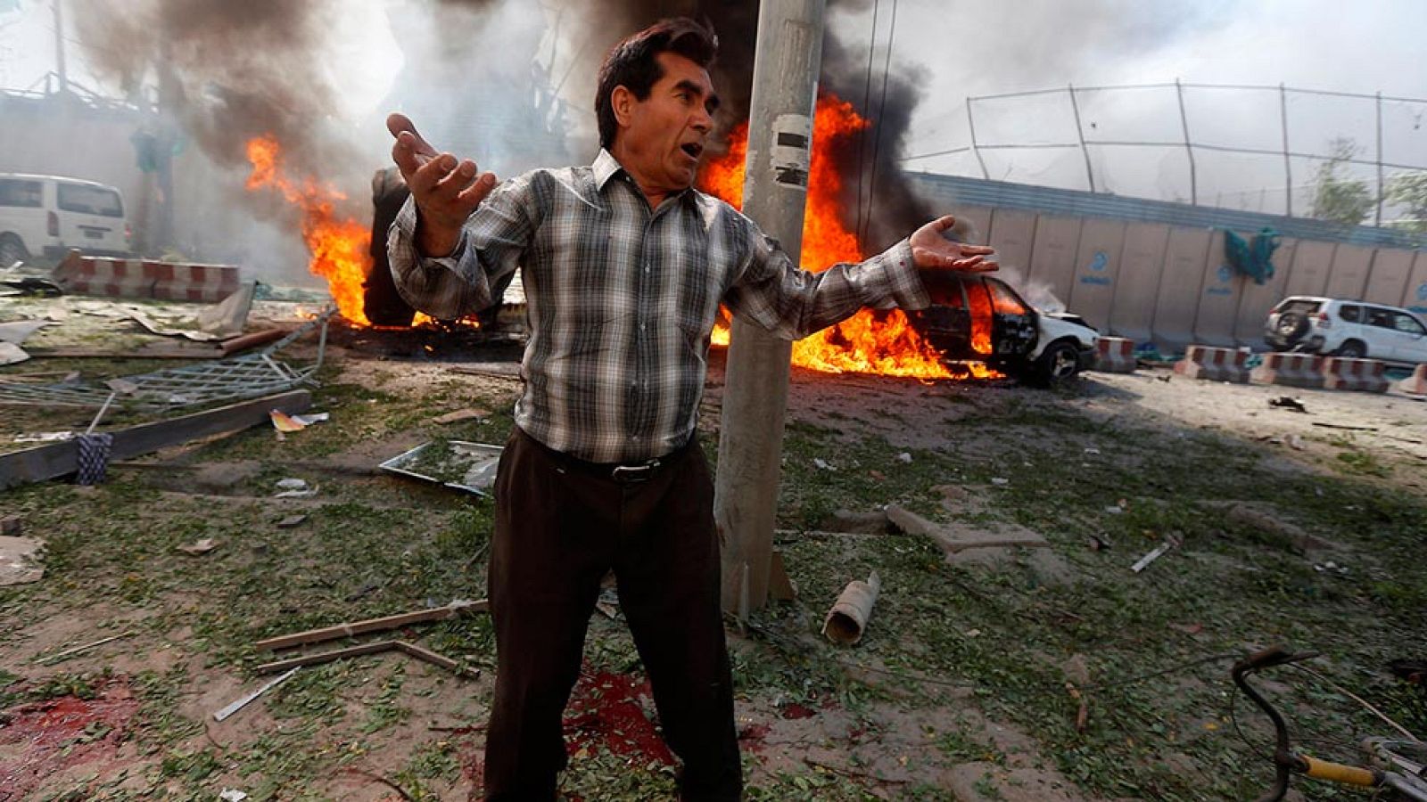 Afganistán - Mueren al menos 80 personas en un atentado en el distrito diplomático de Kabul