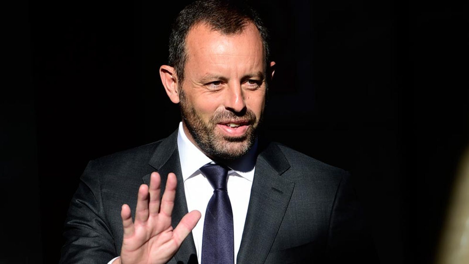 Embargan 24 cuentas y decenas de propiedades a Sandro Rosell | Ver