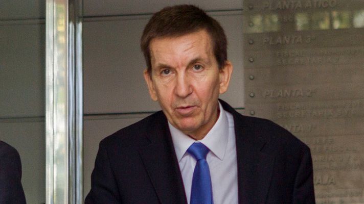 Telediario 1 - Moix dimite para proteger a su familia y también a la institución de la Fiscalía