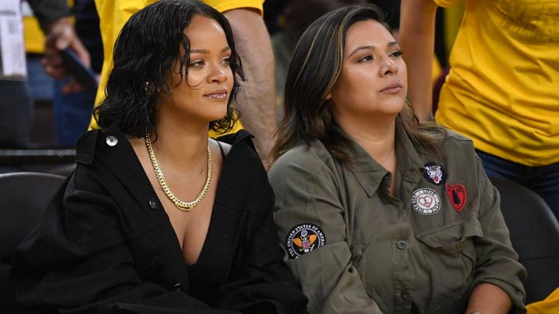 Rihanna vibra con LeBron y Durant se venga con un triple