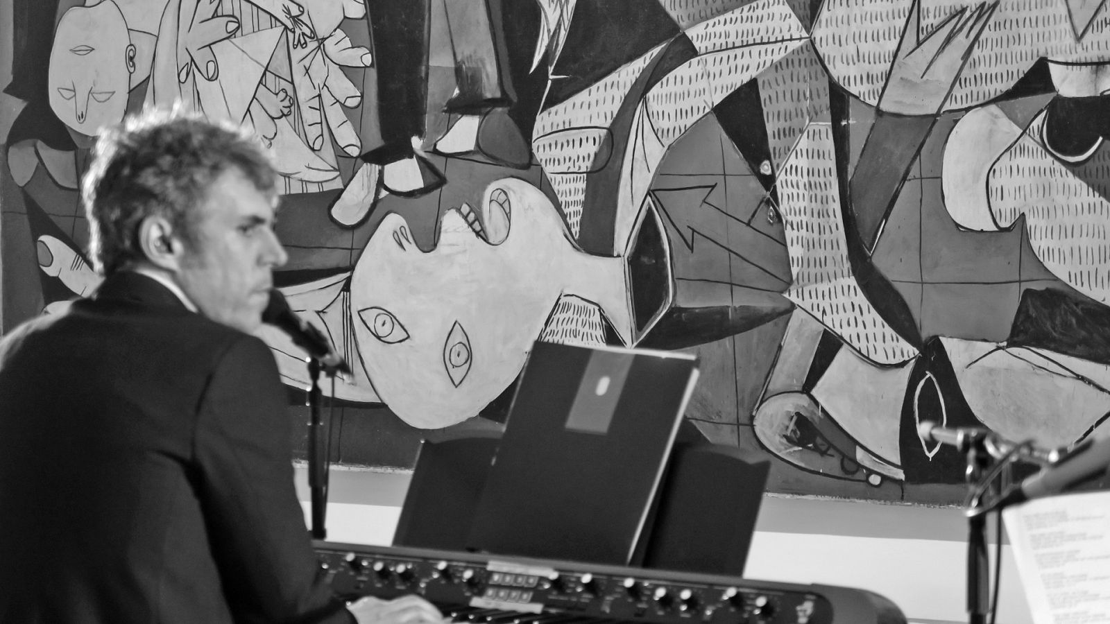 Suena Guernica - Iván Ferreiro, 'El pensamiento circular' - 07/06/17 - Ver ahora