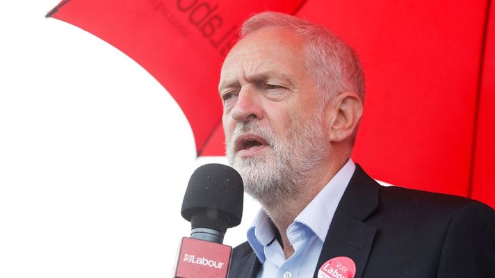 Telediario 1 - Corbyn exige la dimisión de May por recortar medios a las fuerzas de seguridad