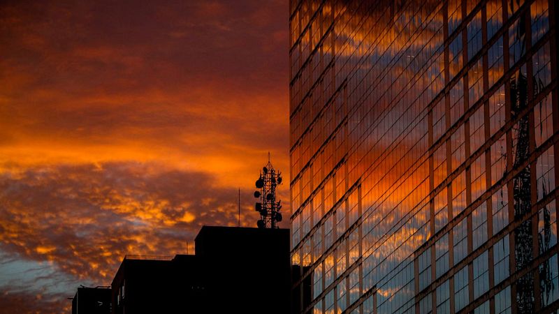 El tercio norte peninsular registrará mañana algún chubasco,  las temperaturas caerán en el oeste y subirán en el sureste