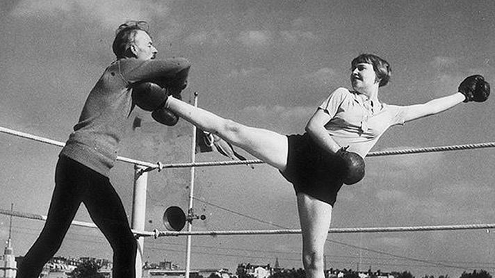 Telediario 1 - Eduardo Arroyo presenta sus fotografías 'a la pata coja'