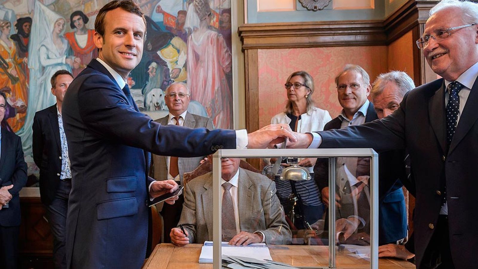 Francia - Macron se impone en la primera vuelta de las legislativas con una abstención histórica