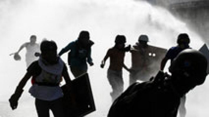 Telediario 1 - El líder opositor venezolano, Leopoldo López, llama al ejercito a rebelarse contra Nicolás Maduro