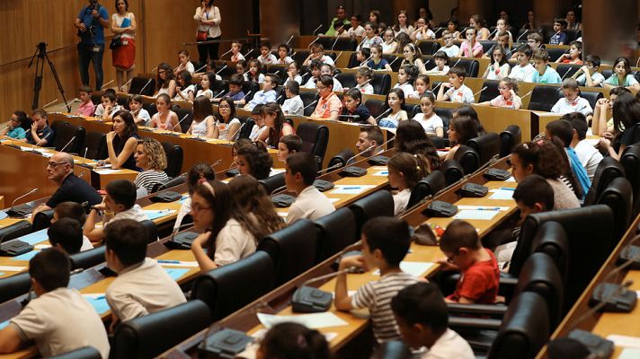 Telediario 1 - Los niños protagonizan un pleno contra el acoso escolar en el Congreso de los Diputados